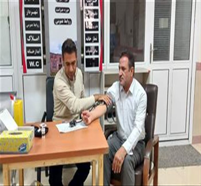 🩺اجرای طرح غربالگری کنترل فشار خون و تست قند خون در شهرداری اهر